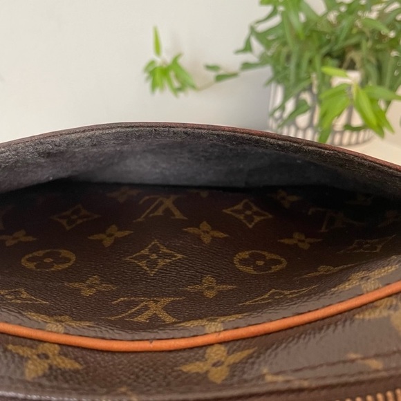 👜 Louis Vuitton Compiegne 23 Clutch.👜 - Picture 14 of 14